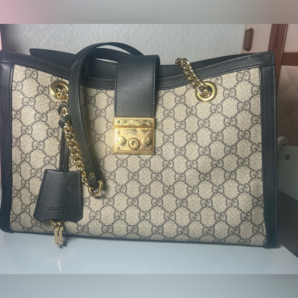 Selling this medium Padlock Gucci bag I got about 5 years ago
